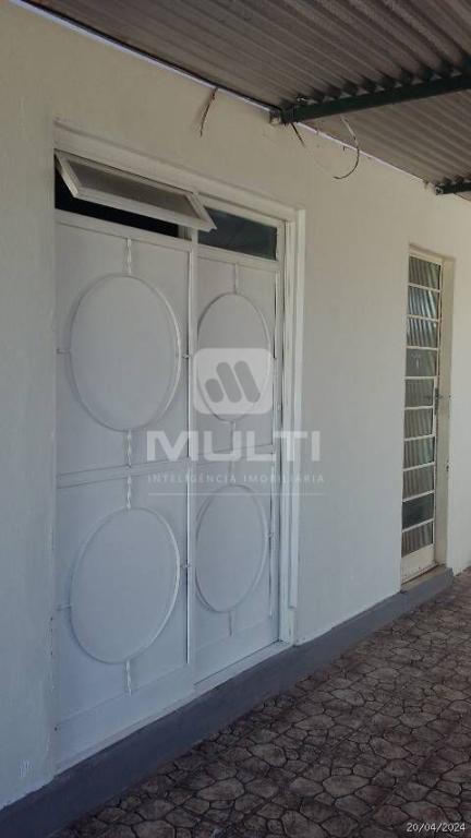 Casa à venda com 4 quartos, 103m² - Foto 2