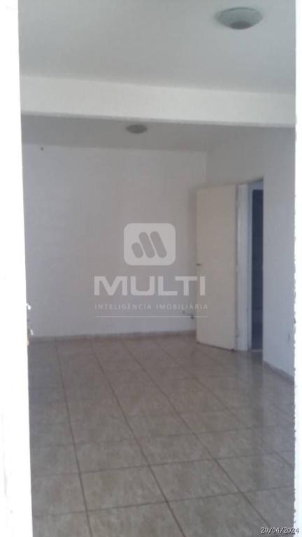 Casa à venda com 4 quartos, 103m² - Foto 3