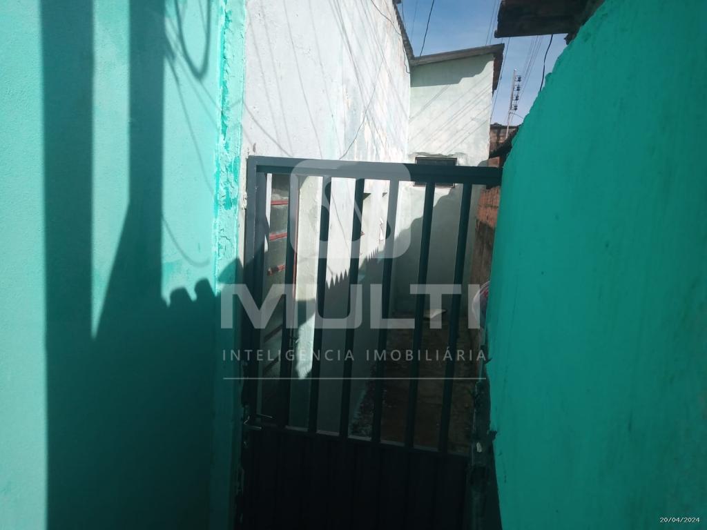 Casa à venda com 6 quartos, 220m² - Foto 2