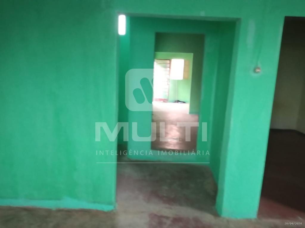Casa à venda com 6 quartos, 220m² - Foto 3