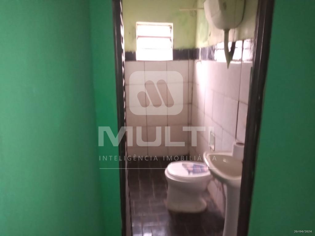 Casa à venda com 6 quartos, 220m² - Foto 4
