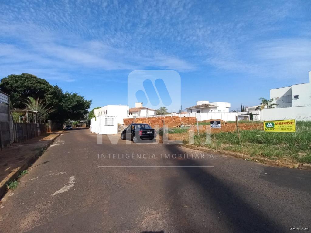 Terreno à venda com 1 quarto, 358m² - Foto 1