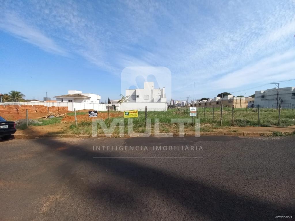 Terreno à venda com 1 quarto, 358m² - Foto 3