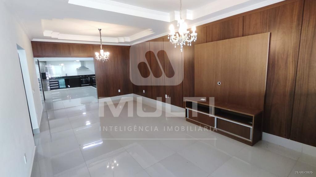 Casa à venda com 3 quartos, 180m² - Foto 1
