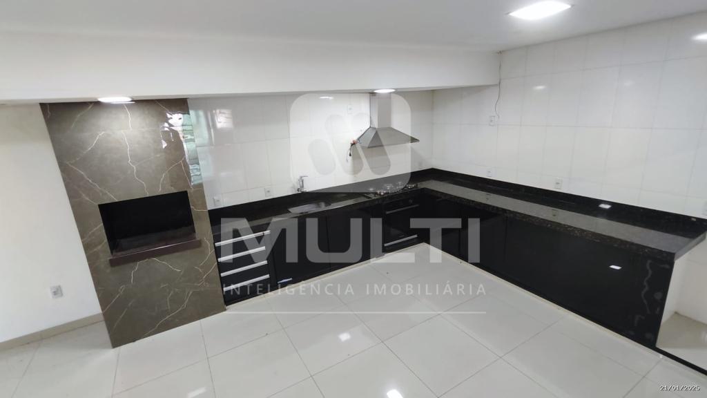 Casa à venda com 3 quartos, 180m² - Foto 2