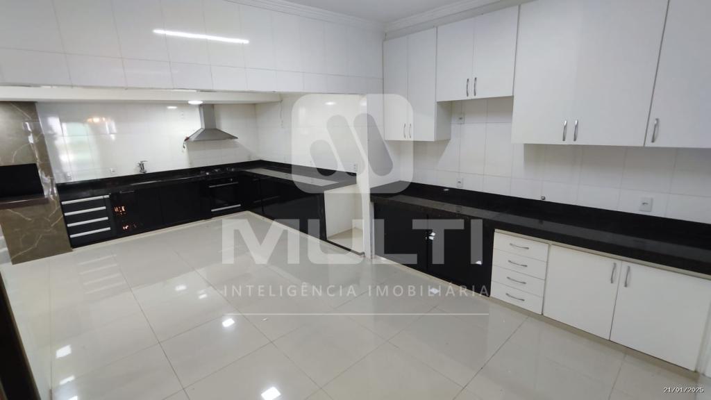 Casa à venda com 3 quartos, 180m² - Foto 3