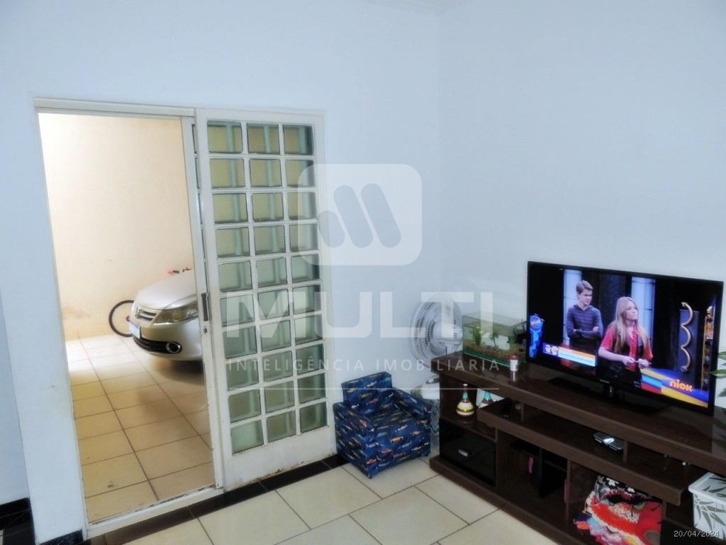Casa à venda com 3 quartos, 120m² - Foto 1