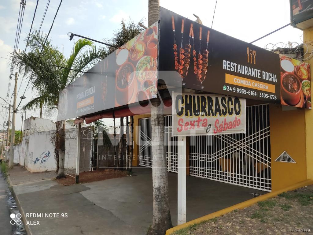 Prédio Inteiro à venda com 1 quarto, 250m² - Foto 1