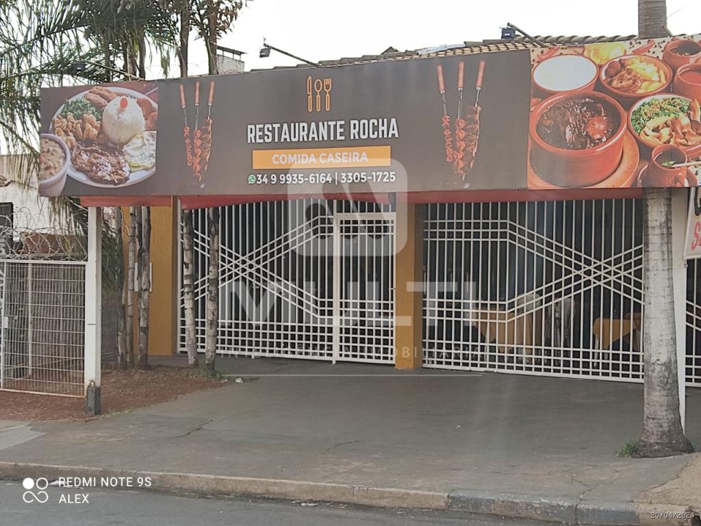 Prédio Inteiro à venda com 1 quarto, 250m² - Foto 2