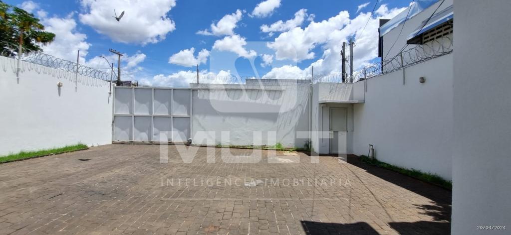 Prédio Inteiro à venda com 1 quarto, 248m² - Foto 2