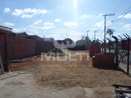 Terreno à venda com 1 quarto, 500m² - Foto 1