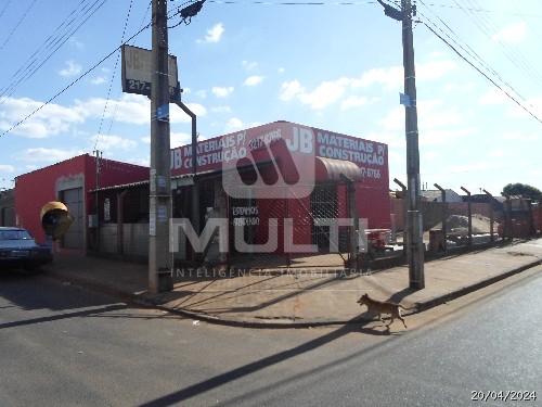 Terreno à venda com 1 quarto, 500m² - Foto 3
