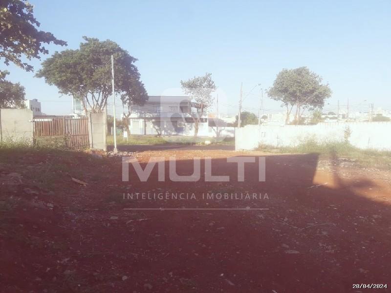 Terreno à venda com 1 quarto, 241m² - Foto 1