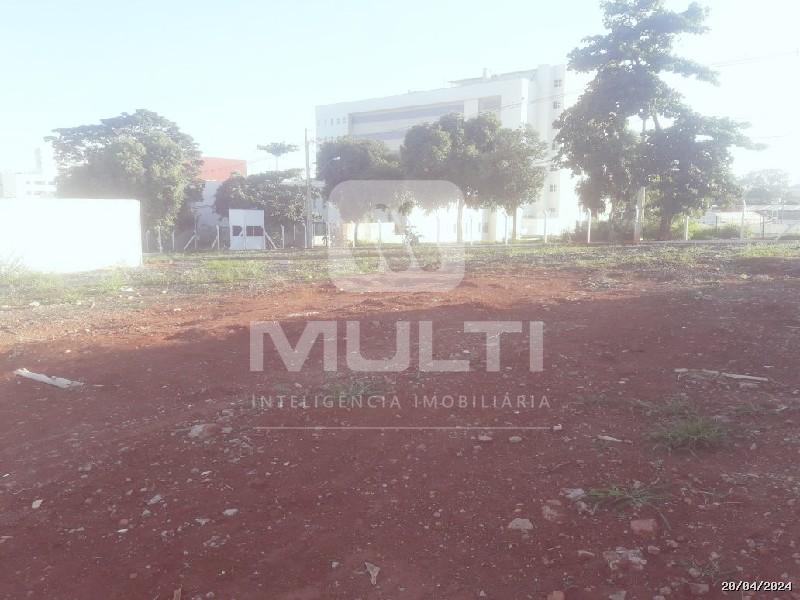Terreno à venda com 1 quarto, 241m² - Foto 4
