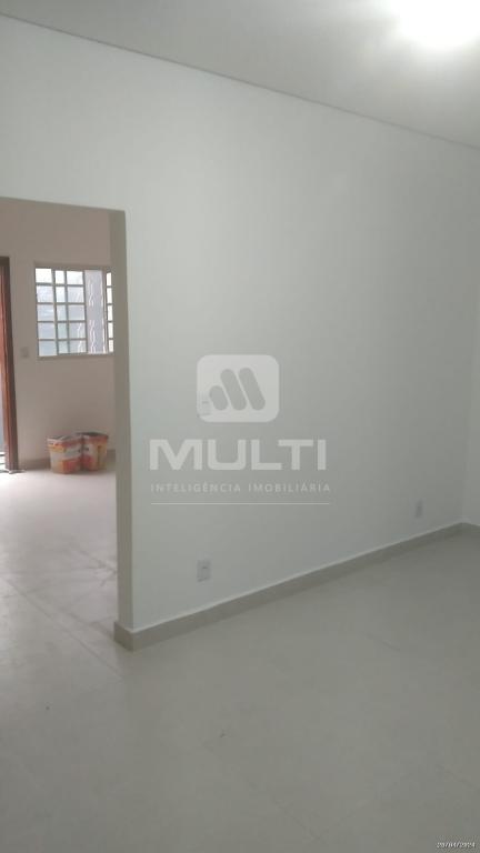 Casa à venda com 3 quartos, 110m² - Foto 1
