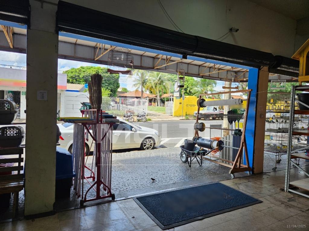 Prédio Inteiro à venda com 1 quarto, 195m² - Foto 2