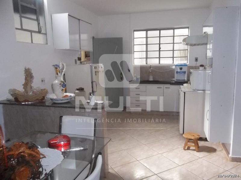 Casa, 2 quartos, 200 m² - Foto 1