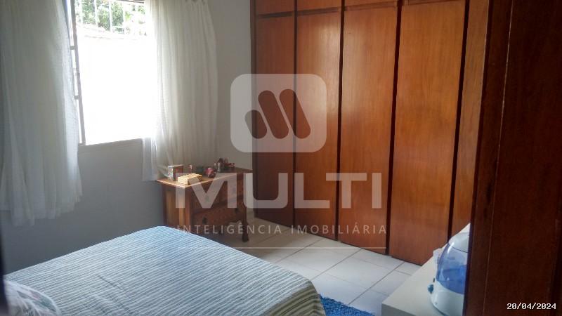 Casa à venda com 3 quartos, 195m² - Foto 2