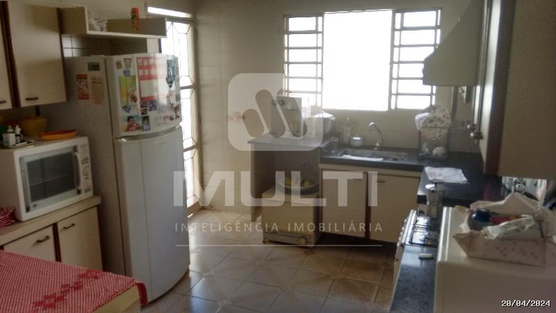 Casa à venda com 3 quartos, 195m² - Foto 9