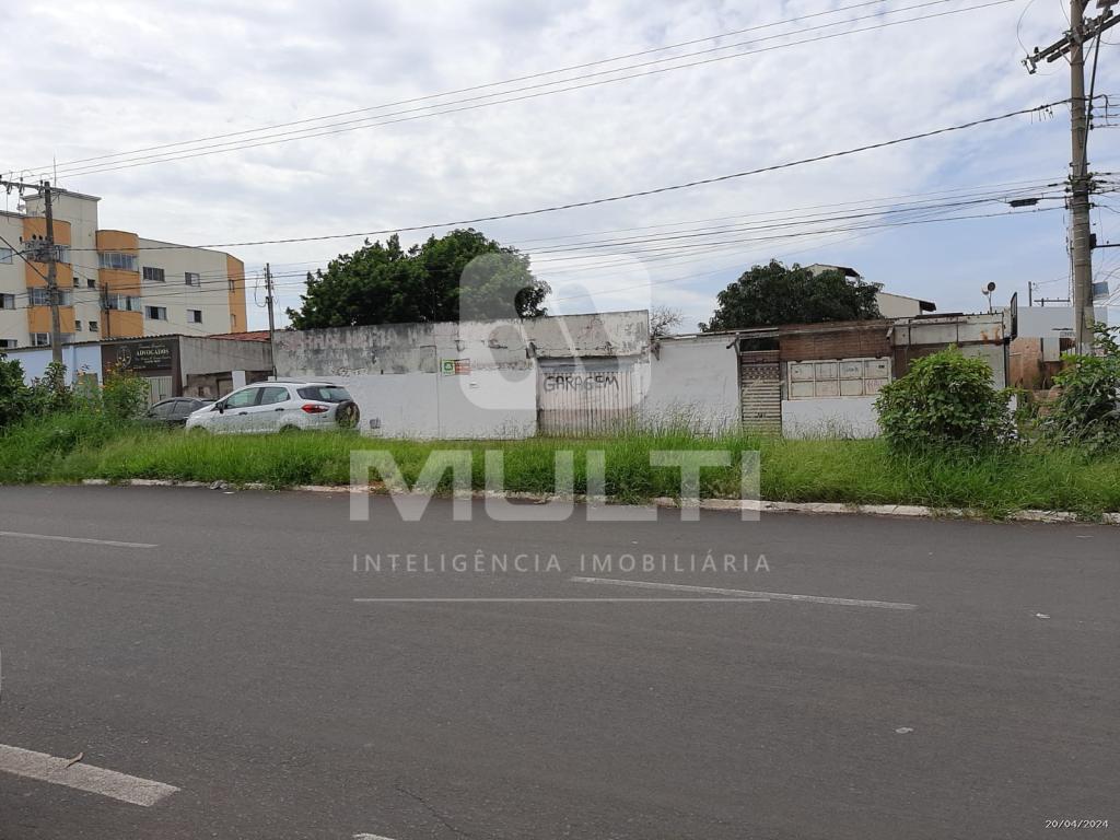 Terreno à venda com 1 quarto, 540m² - Foto 1