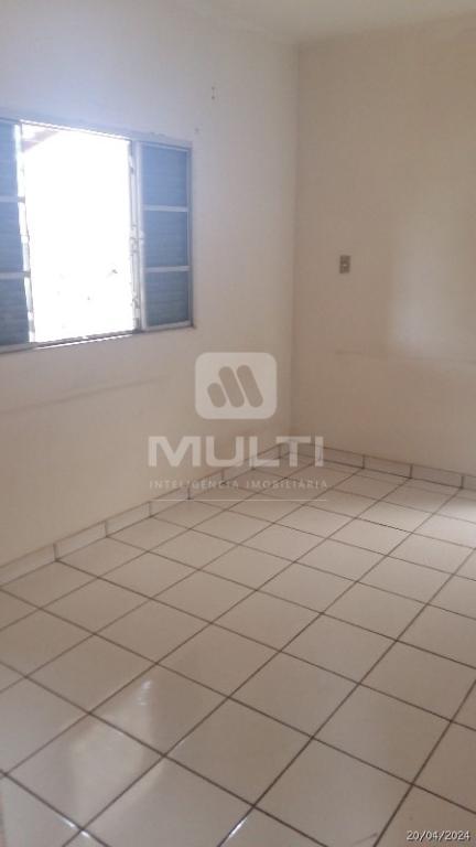 Casa à venda com 3 quartos, 110m² - Foto 4