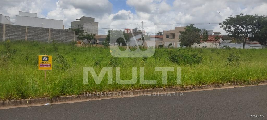 Terreno à venda com 1 quarto, 250m² - Foto 1