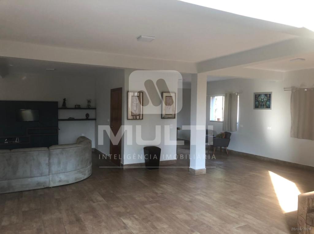 Chácara à venda com 3 quartos, 380m² - Foto 1