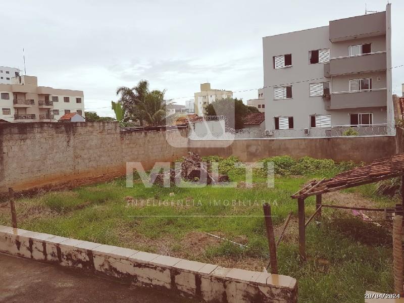 Terreno à venda com 1 quarto, 456m² - Foto 1