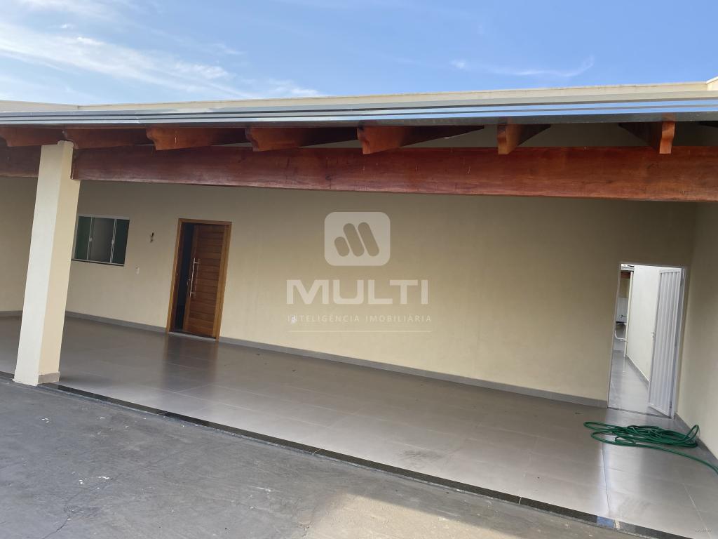 Casa à venda com 2 quartos, 120m² - Foto 1