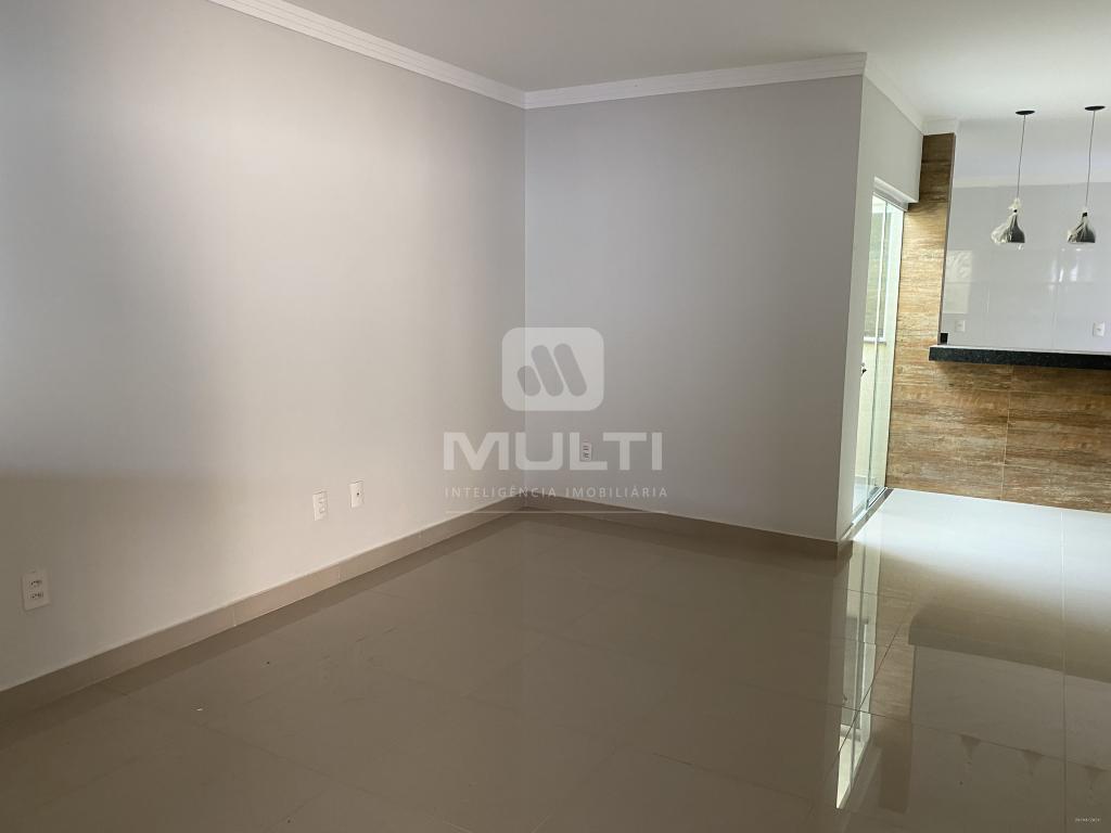 Casa à venda com 2 quartos, 120m² - Foto 2
