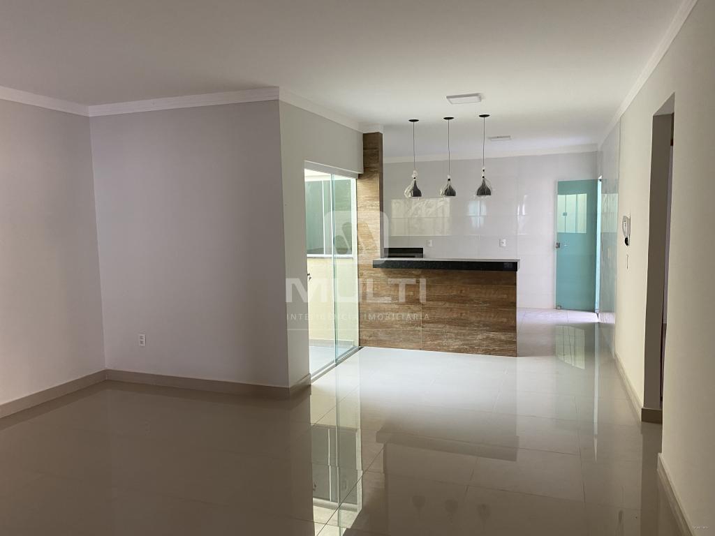 Casa à venda com 2 quartos, 120m² - Foto 3