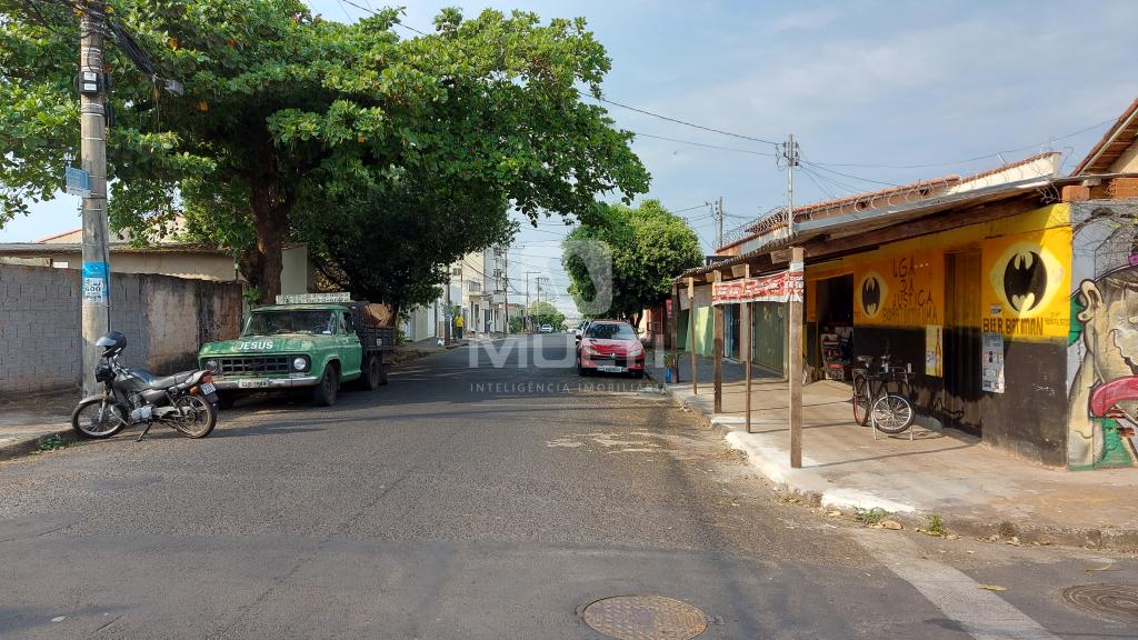 Terreno à venda com 1 quarto, 291m² - Foto 4