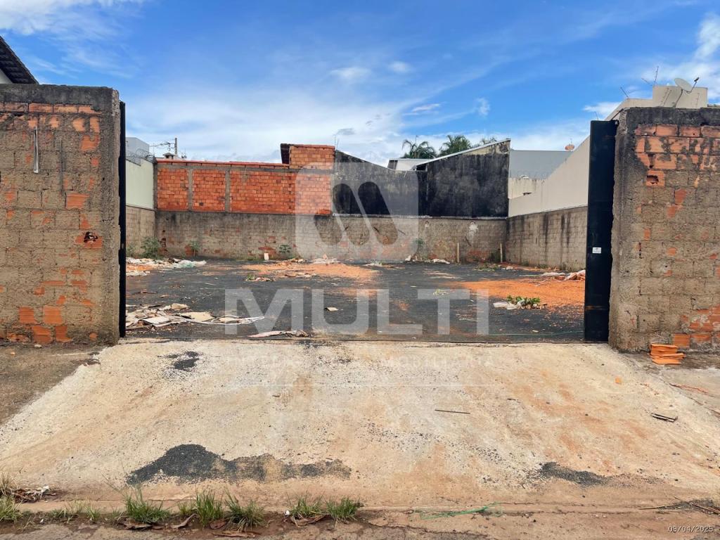 Terreno à venda com 1 quarto, 500m² - Foto 1