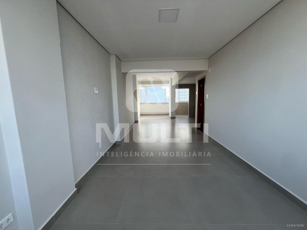 Apartamento à venda com 3 quartos, 130m² - Foto 2
