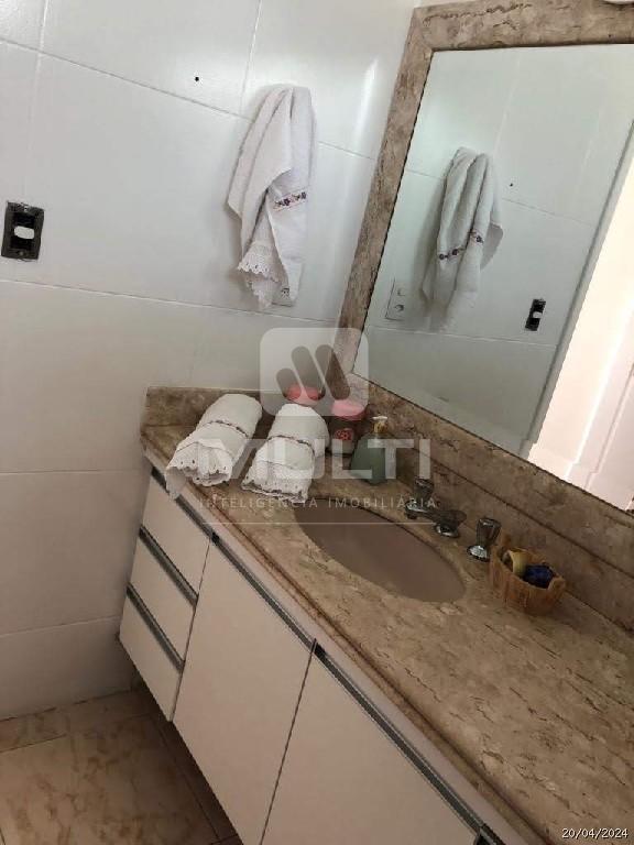 Casa à venda com 4 quartos, 375m² - Foto 2