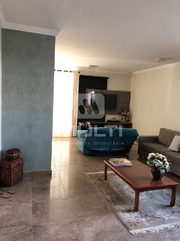 Casa à venda com 4 quartos, 375m² - Foto 3