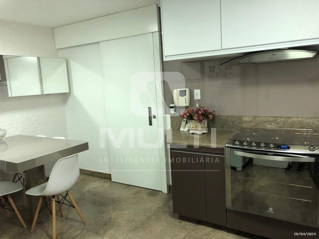 Casa à venda com 4 quartos, 375m² - Foto 4