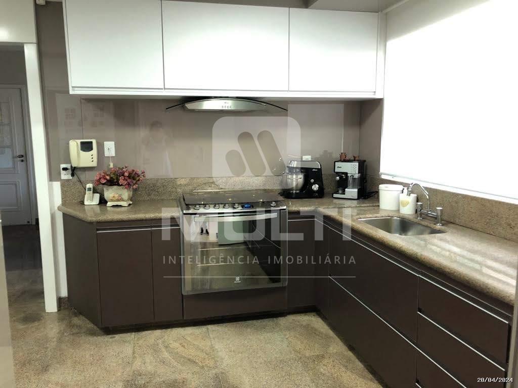 Casa à venda com 4 quartos, 375m² - Foto 18