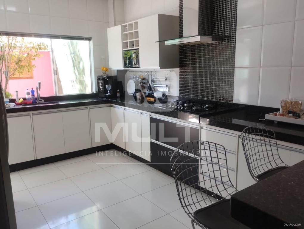 Casa, 3 quartos, 303 m² - Foto 4