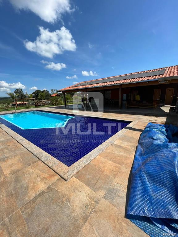 Chácara à venda com 4 quartos, 600m² - Foto 2