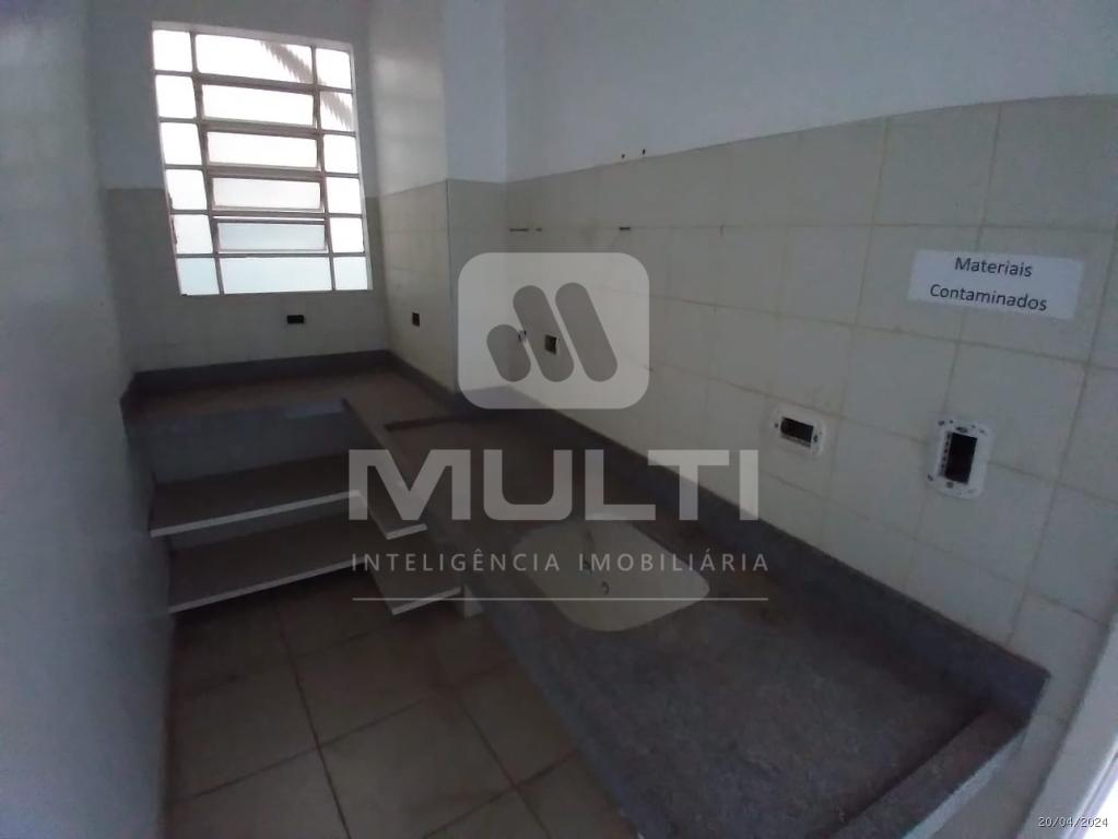 Prédio Inteiro à venda com 5 quartos, 275m² - Foto 1