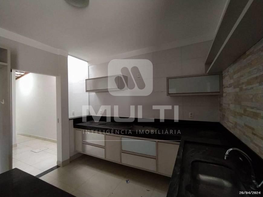 Casa, 3 quartos, 200 m² - Foto 2