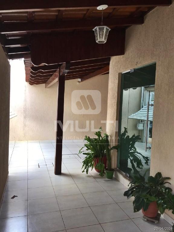 Casa à venda com 4 quartos, 396m² - Foto 3