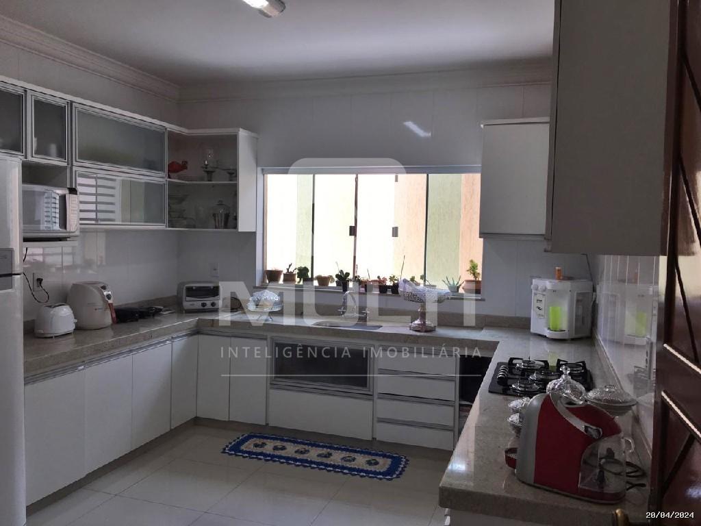 Casa à venda com 4 quartos, 396m² - Foto 4