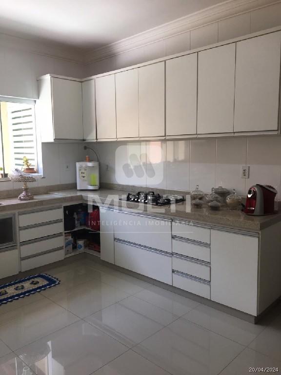 Casa à venda com 4 quartos, 396m² - Foto 9