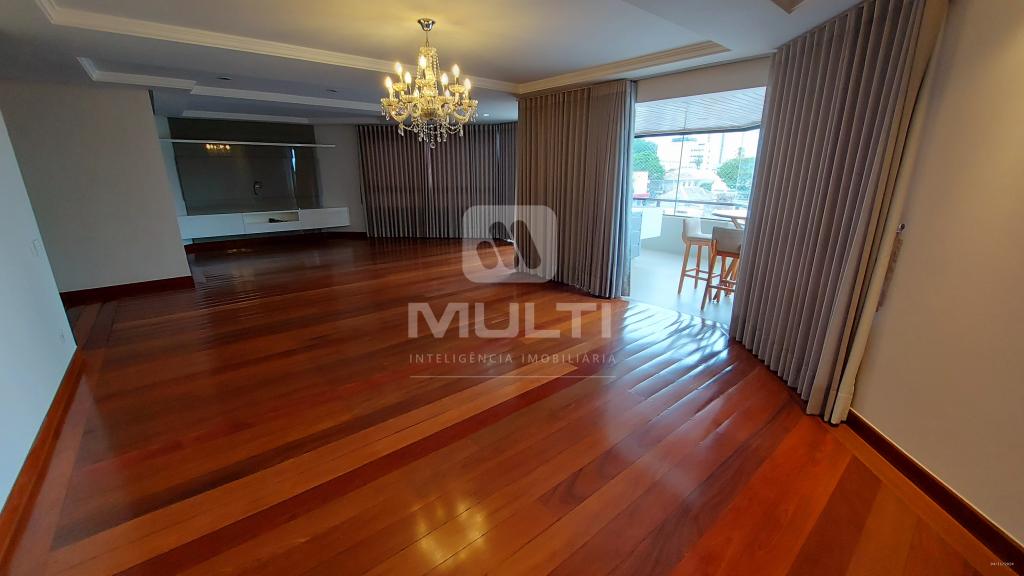 Apartamento à venda com 4 quartos, 262m² - Foto 1