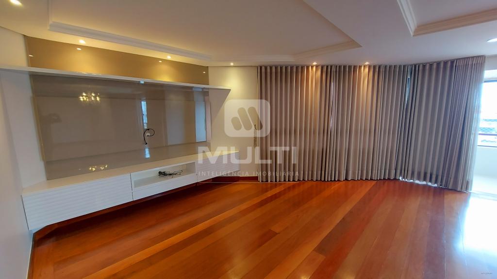 Apartamento à venda com 4 quartos, 262m² - Foto 2