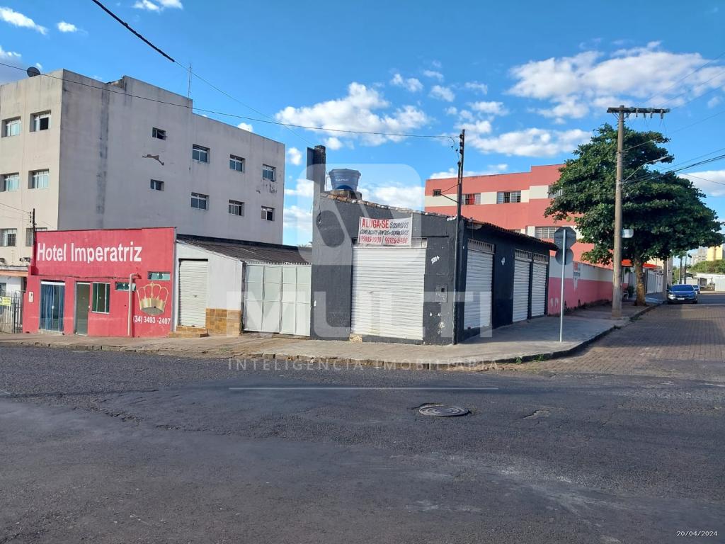 Prédio Inteiro à venda com 2 quartos, 300m² - Foto 14