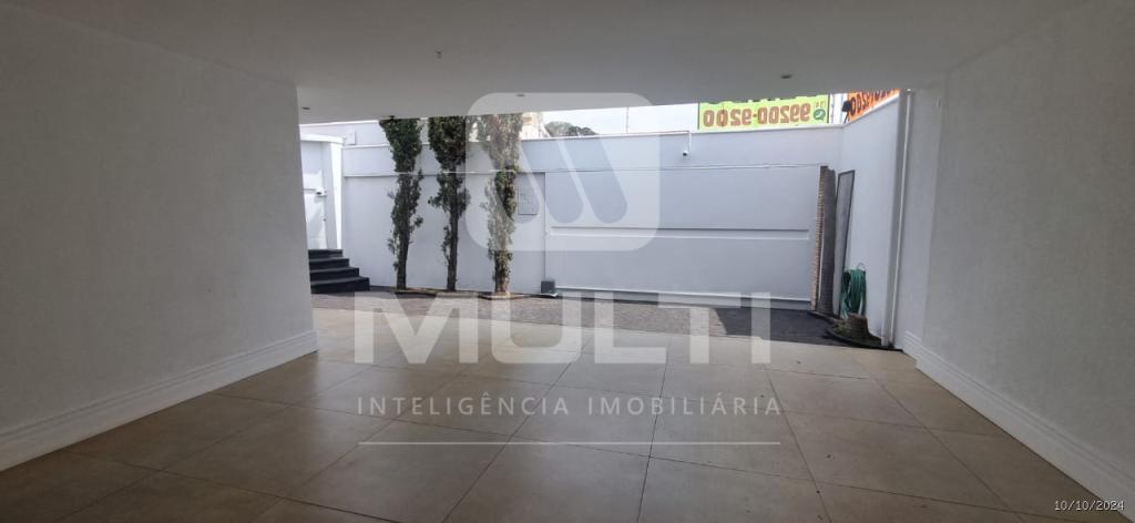Casa à venda com 3 quartos, 228m² - Foto 4