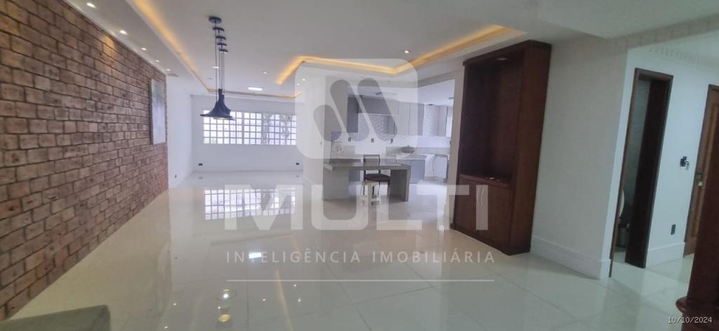 Casa à venda com 3 quartos, 228m² - Foto 7